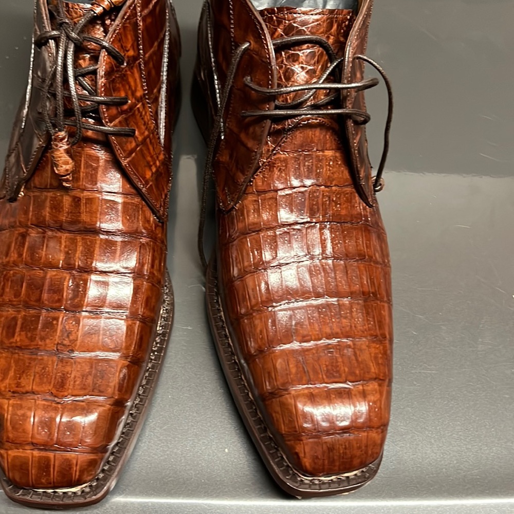 Mezlan Chukka boots